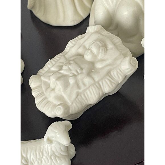 11-Piece White Nativity Set w/ Wood Base Christmas Display Porcelain Figures - Picture 6 of 12